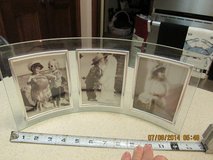 Curved Glass Triple 4 x 6 Photo Frame - NWT in Luke AFB, Arizona